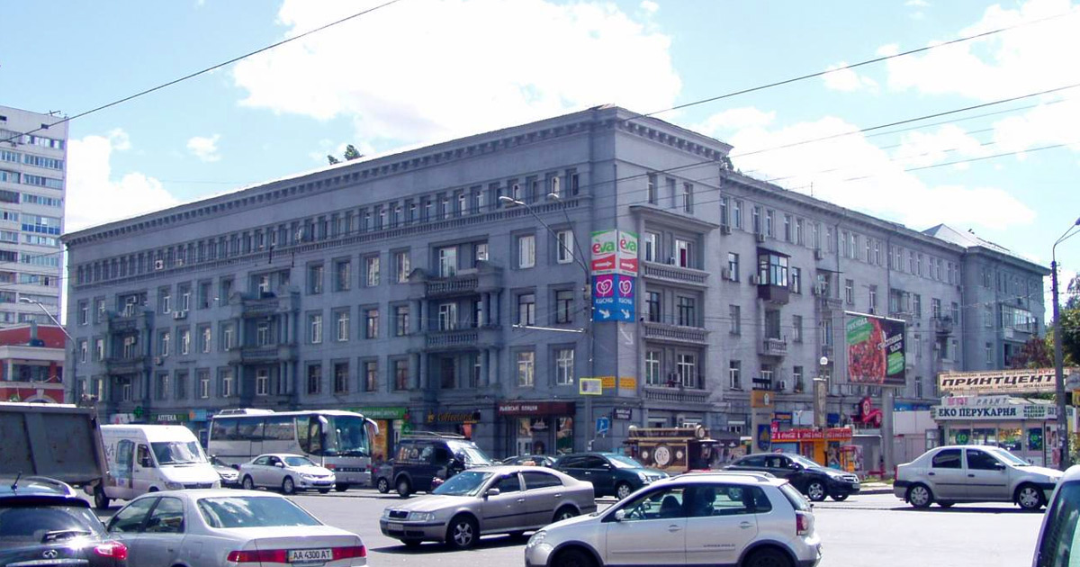 Нотаріус Київ, 03055, проспект Берестейський (проспект Перемоги), будинок 33, офіс 63, 1 поверх. СІРИЙ БУДИНОК, окремий вхід в офіс, одразу за рестораном "Руккола" металеві сходи